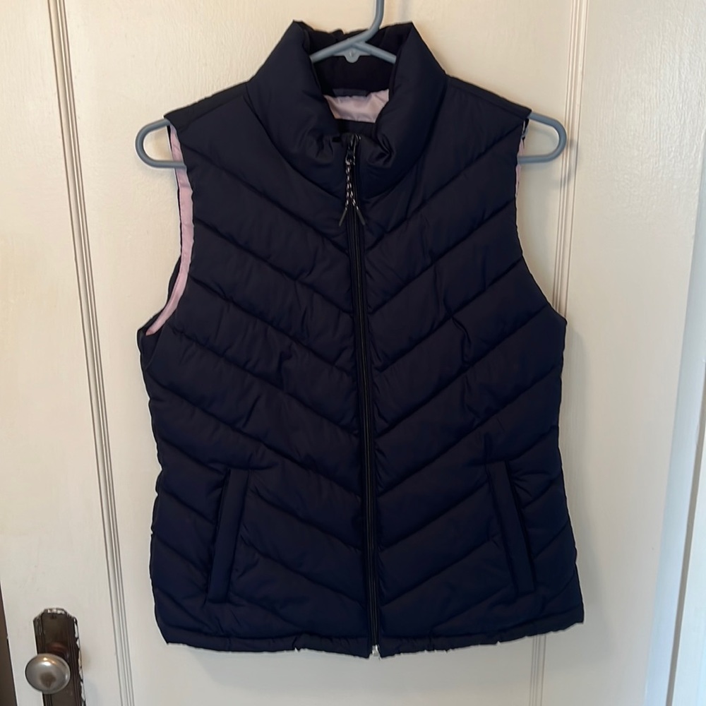 NWOT Gap Navy Puffer Ves